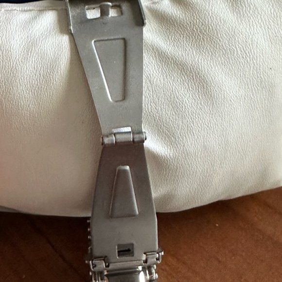 Odyssey Women's Stainless Steel Watch – Gently Used, Needs Battery, 3cm Face - Picture 8 of 13